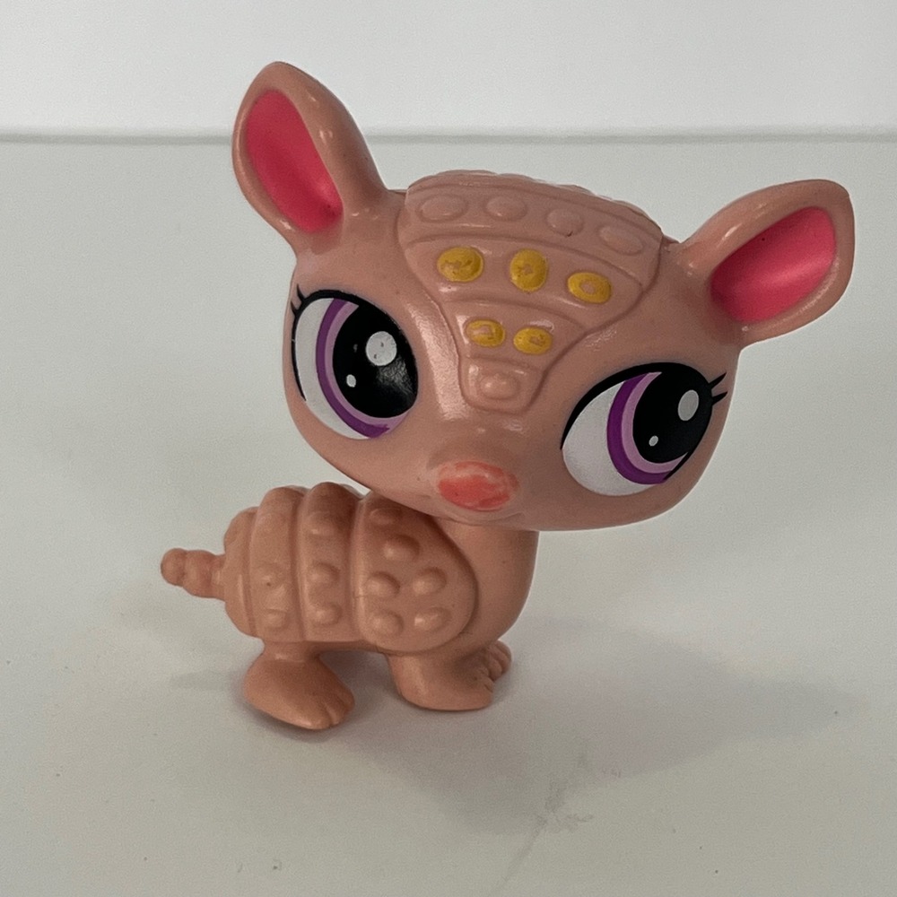 Littlest Pet Shop McDonalds Happy Meal Pink Armadillo Purple Eyes Figure Toy